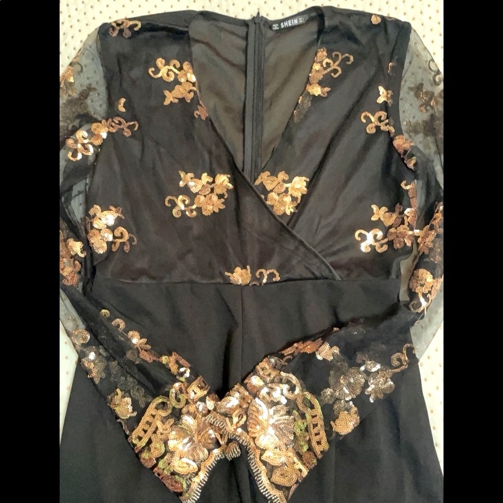 Beautiful  rose gold sparkly pantsuit ✨ Great for any special occasion🖤